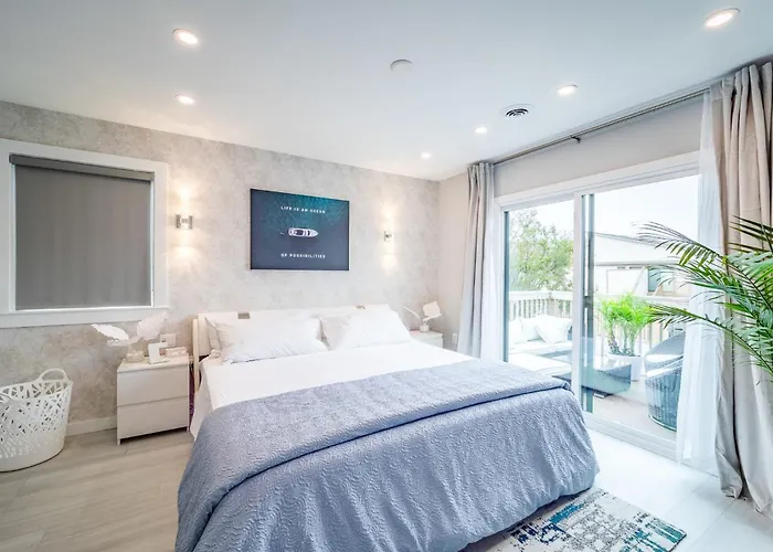 Holiday home Luxury 2bd Walk To Pool&tennis Court *