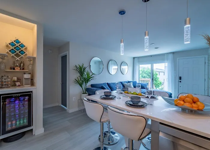 Holiday home Luxury 2bd Walk To Pool&tennis Court *