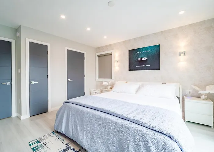 Luxury 2bd Walk To Pool&tennis Court *