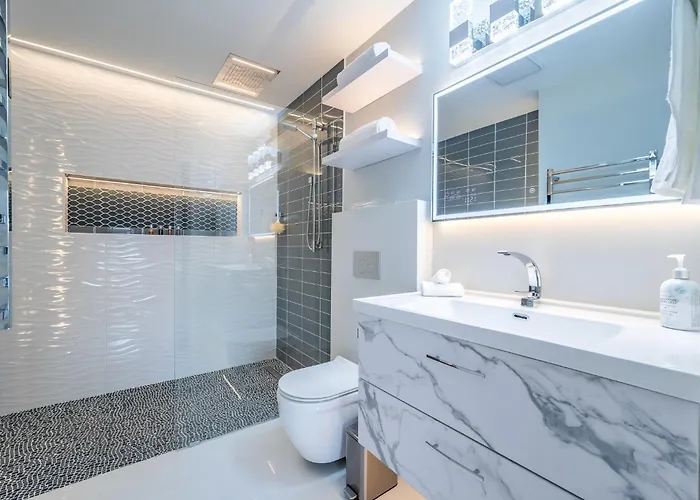 Luxury 2bd Walk To Pool&tennis Court *